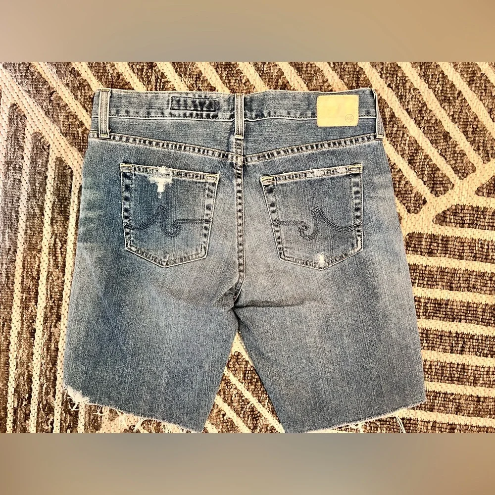 AG The Nikki Short Sz 28 Med Blue Distressed Wash Excellent Condition Orig $168